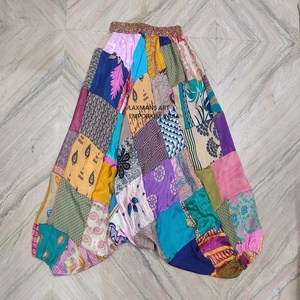 Pyjama sarouel en soie imprimé patchwork multicolore pour femmes Pantalon de créateur pour femmes Vente en gros d'Inde - Product Image 3