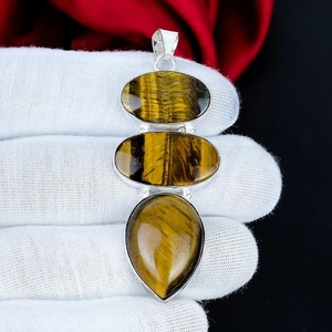 Collar con Colgante de Ojo de Tigre con Triple Piedra Engastada en Bisel, Plata de Ley, Hecho a Mano, Joyería Boho de Alta Calidad, Regalo para Mujer - Product Image 1