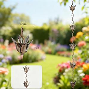 Cadena de lluvia con forma de flor, perfecta para decoración de jardines exteriores con temática floral y como acento decorativo para entradas y caminos, procedente de la India. - Product Image 3