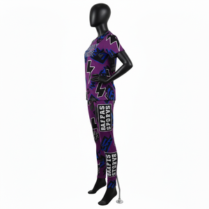 Conjunto de Lujo: Camiseta Marrón de 300GSM y Leggings de Compresión de 260GSM con Paneles Acanalados en los Hombros y Estampado 3D Puff - Product Image 3