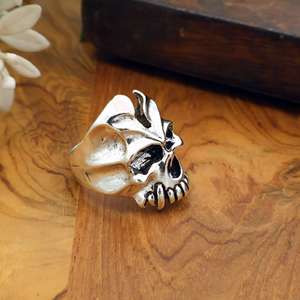 Bague vintage en argent avec crâne pour homme, style gothique punk, bague statement pour homme et femme, bijoux heavy metal - Product Image 2