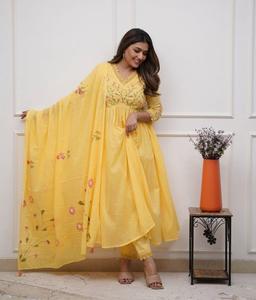 Nuevo Vestido Anarkali Informal de Diseñador, en Tela de Algodón Mulmul, Bordado, con Dupatta Pintada a Mano, de Secado Rápido, para Fiestas y Eventos - Product Image 2