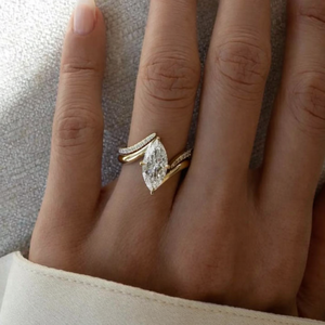 Bague de fiançailles unique 1,5 carat en diamant de laboratoire, or massif 14 carats, style Bypass Marquise Rapture avec bande pavée ondulée, ensemble de bagues de mariée - Product Image 5