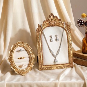 Support de présentation de bijoux traditionnel Aqdus Saleem en bois orné avec incrustation en laiton - Vente en gros - Product Image 3