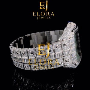 Reloj de Cuarzo Clásico para Hombre en Tono Plateado, con Bisel Detallado con Cristales y Brazalete de Eslabones Anchos para Uso Diario, Alta Demanda - Product Image 4