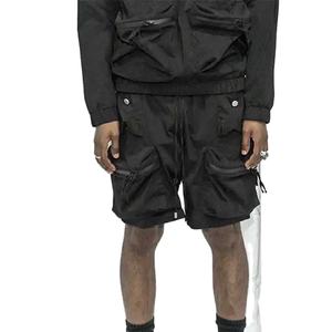 Pantalones cortos de calle negros ligeros personalizados para hombre, pantalones cortos de entrenamiento impermeables con múltiples bolsillos informales de verano 2025 - Product Image 3