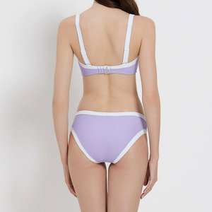 Conjunto de bikini sin tirantes para mujer con ribete en contraste, top bandeau con logo frontal, cintura baja, dos piezas, traje de baño ecológico para playa de verano - Product Image 5