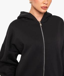 Ensemble de survêtement court pour femme, broderie, sweat à capuche zippé, design à empiècements, détails boutonnés, sequins, 100% coton respirant - Product Image 3