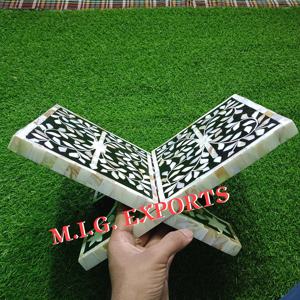 Support de lecture pliable en forme de X avec incrustations en os et sable pour lire le Saint Coran, la Bible et le Ramayana. - Product Image 4