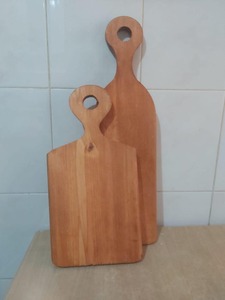 Planche à découper en bois avec finition à grain naturel offrant une surface de coupe lisse pour tous vos besoins de préparation - Product Image 5