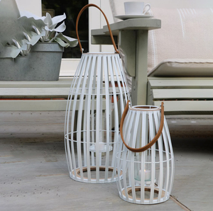 Lanterne porte-bougie en métal noir haut de gamme, un élément décoratif d'éclairage premium conçu pour apporter hauteur, élégance et une ambiance chaleureuse. - Product Image 2