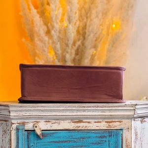 Bolso Bandolera Compacto de Cuero Genuino Venus con Diseño Floral y Patrón de Letras Hecho a Mano, Estilo Western, con Cremallera para Mujer - ¡Gran Venta! - Product Image 4