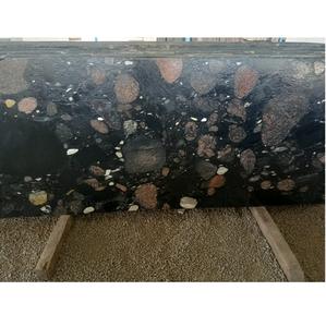 Dalles de granit poli de haute qualité pour comptoirs de cuisine, revêtements de sol, revêtements muraux et usage intérieur commercial, disponibles en promotion - Product Image 1