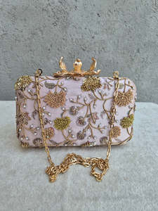 Pochette de soirée décontractée demi-lune brodée et imprimée avec perles pour femme, sac à main de mode pour mariage et fête, vente en gros - Product Image 4