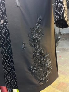 Jodhpuri de terciopelo pesado Sherwani de boda de lujo para hombres con intrincado trabajo de secuencia de bordado a mano personalizable para adultos - Product Image 4