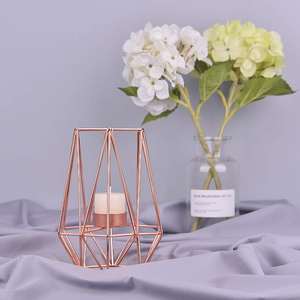 เชิงเทียนโลหะแบบตั้งพื้นพร้อมที่วางเทียนตกแต่งทรงสูงสำหรับโรงแรม ร้านอาหาร และงานแต่งงาน ในราคาส่งออก - Product Image 3