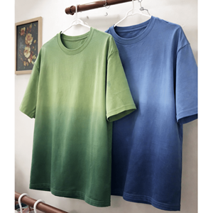 Camiseta Urbana de Lujo, Estilo Oversize, Ombre, 240 GSM, Algodón de Alta Densidad, Efecto Degradado, Informal y Moderna - Product Image 1