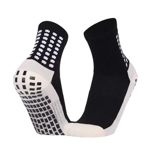 Chaussettes de basket-ball antidérapantes avec motif géométrique pour adultes, vêtements de sport d'été, design tricoté noir et blanc - Product Image 4