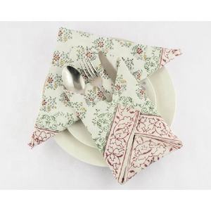 Cubierta de mesa de algodón hecha a mano india y servilletas Juego de 6 piezas Bloque de mano reutilizable Diseño de flores impresas para uso doméstico - Product Image 1