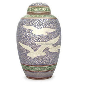 ยอดโดมทำจากทองเหลืองโกศฌาปนกิจพร้อมดอกไม้ในรูปหัวใจสีทองและหลายสีสำหรับขี้เถ้าของมนุษย์ - Product Image 2