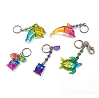 Llavero con Dije de Delfín Colorido y Divertido con Impresión UV, Forma 3D, Tema Oceánico Duradero