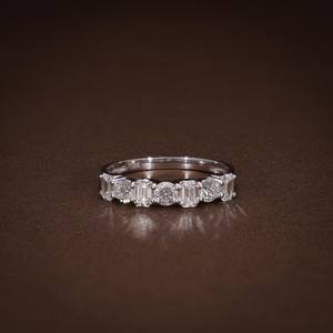 Anillo de Eternidad con Diamantes Cultivados en Laboratorio Certificados por IGI, 7 Piedras de Esmeralda y Corte Brillante Redondo, Certificado VVS VS, Oro de 14K, Anillo de Aniversario - Product Image 1