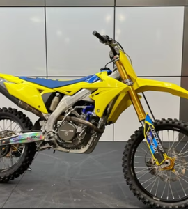 Motocicleta RM-Z250 de Alto Rendimiento 2024 |   Motocicleta de Carreras de 250cc y 4 Tiempos con EFI y Suspensión KYB - Product Image 1