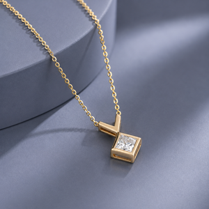 Collar con Colgante Solitario de Moissanita Corte Princesa en Plata de Ley S925 de Lujo para Mujer, VS EF, Joyería Fina Personalizada OEM - Product Image 1