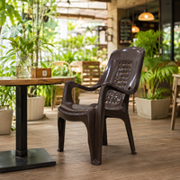 Chaise pliante empilable manuelle en plastique durable ARAM VIRGIN MODERN pour salon, salle à manger, extérieur, chambre, école, hôpital, appartement