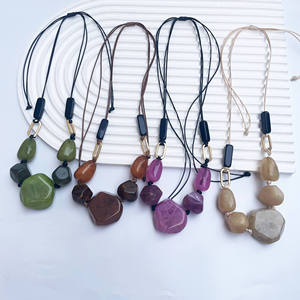 Collar de Cuentas de Resina Acrílica Hecho a Mano por Javed Handicrafts, Diseño Geométrico Vintage Unisex, Cuentas Grandes Vibrantes, Joyería de Moda - Product Image 6