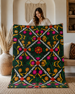 Sábana de Algodón Suzani Hecha a Mano, Bordado Floral Geométrico Multicolor Verde, Decoración Étnica India Boho para el Hogar - Product Image 2