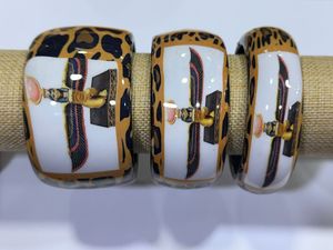 กำไลเรซิ่นทำมือลายจุดกลม ชุดเครื่องประดับแฟชั่น ลวดลายวงกลมหลากสี งานฝีมือจากอินเดีย โดยอารีฟ แฮนดิคราฟท์ส - Product Image 3