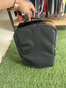 Sac à chaussures en tissu avec fermeture éclair et logo personnalisé Mannu Sports pour hommes, capacité de rangement de 30 à 40 L, sac de protection contre la poussière, sac de sport, sac de voyage en plein air - Product Image 3