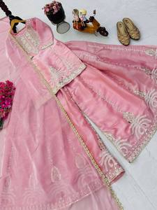 Ensemble Salwar Kameez en soie rose avec broderie et dupatta pour mariage, tenue traditionnelle pour femme, longueur au sol, coupe classique - Product Image 4
