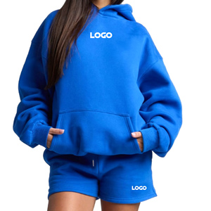 Conjunto Deportivo para Mujer, Sudadera con Capucha y Pantalones Cortos Color Rosa Sólido, Personalizable con Bordado e Impresión, en Felpa de Algodón - Product Image 3