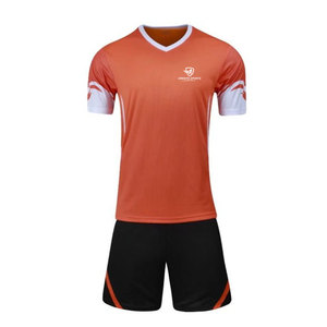 Uniforme de football en tissu de qualité, séchage rapide, pour équipes et séances d'entraînement, design léger. - Product Image 1