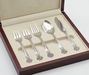 Ensemble de couverts minimalistes en argent fini pour servir des desserts, des apéritifs, lors de mariages, de fêtes et pour une utilisation à la maison ou en cuisine. - Product Image 6