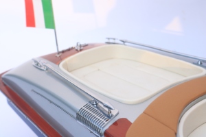 Modèle de bateau à moteur vintage classique en bois fait main avec drapeau italien, finition polie, pièce de collection à exposer - Product Image 5