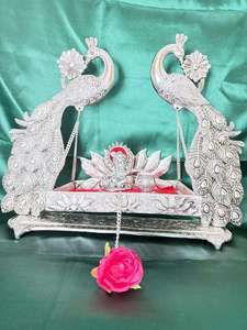 Jhoola décorative en aluminium avec détails de branches sculptées pour les intérieurs traditionnels et l'affichage artistique ornemental - Product Image 4