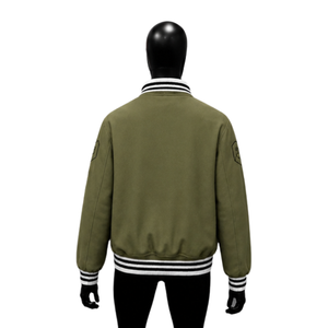 Blouson universitaire décontracté moderne pour homme, coupe droite, couleur unie, col rabattu, fermeture boutonnée, vert olive - Product Image 2