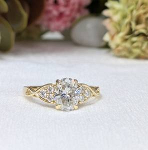 Anillo de compromiso de estilo vintage con moissanita de corte ovalado de 1 quilate, joyería de diamantes, anillo de oro amarillo macizo de 14k para mujer - Product Image 1