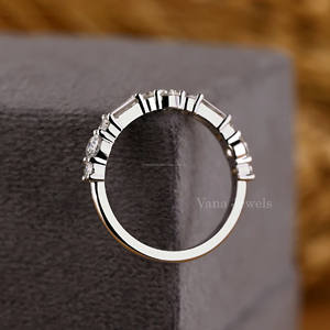 Anillo de compromiso y aniversario de boda de oro macizo de 14K con diamante cultivado en laboratorio de corte baguette, banda apilable de oro amarillo con pavé, regalo perfecto - Product Image 5