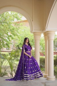 Lehenga Choli imprimé violet royal de créateur avec dupatta brodée |   Vêtements de fête traditionnels pour Navratri et mariage Garba Chan - Product Image 5