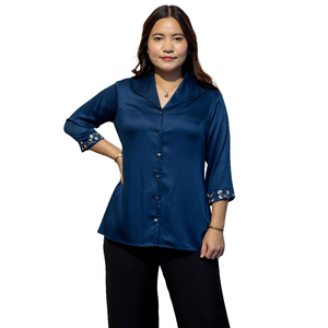 Camisa de Mujer CLAIRE Azul Giza de Algodón, Prenda Elegante y Casual de Primera Calidad, Venta al Por Mayor - Product Image 1