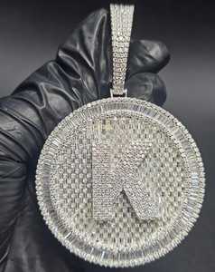 Colgante de Letra K con Moissanita VVS de Corte Redondo, Plata 925, Micro Pavé, Corte Baguette, Charm Temático, Regalo Unisex - Product Image 1
