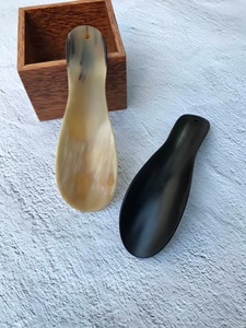 Cuchara para Zapatos Rectangular Hecha a Mano con Cuerno de Búfalo Natural de ILAHI, Ecológica y Pulida, para Hombres, Mujeres y Niñas, con Tamaño Personalizado - Product Image 1