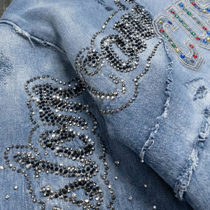 Sudadera con capucha y cremallera para hombre, estilo streetwear, con parches bordados, lavado ácido, personalizada con DTG, pedrería y estampado gráfico. - Product Image 4