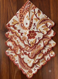 Serviettes en coton brodées à la main RIDHI, motif Paisley safran carré traditionnel, festonnées, 18x18, durables et lavables en machine - Product Image 3