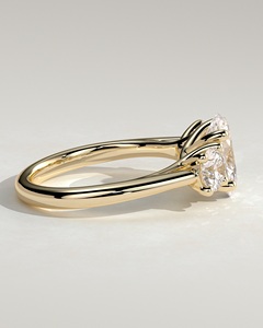 แหวนทองคำแท้ 14k ทรงวงรีประดับเพชรเม็ดเดี่ยวทรงกลมเพาะเลี้ยงในห้องปฏิบัติการ ดีไซน์สามวงแบบสามขา ตัวเรือนทำมือสุดหรู แหวนสั่งทำพิเศษสำหรับผู้หญิง - Product Image 6