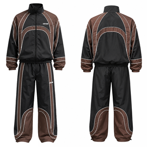 Conjunto Deportivo para Hombre, Chaqueta Cortavientos Negra y Marrón, 300 GSM, Cierre Completo, Logotipo Personalizado, Cuello Alto, 100% Nailon, Bolsillos Laterales - Product Image 1